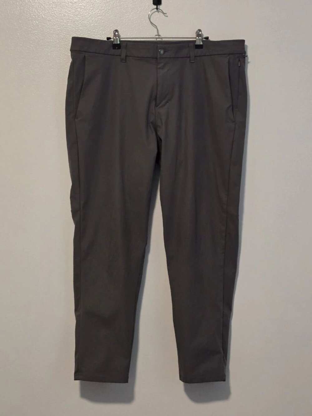 Lululemon Men's Gray Flat Front Commission Pants Button Zip Size 40